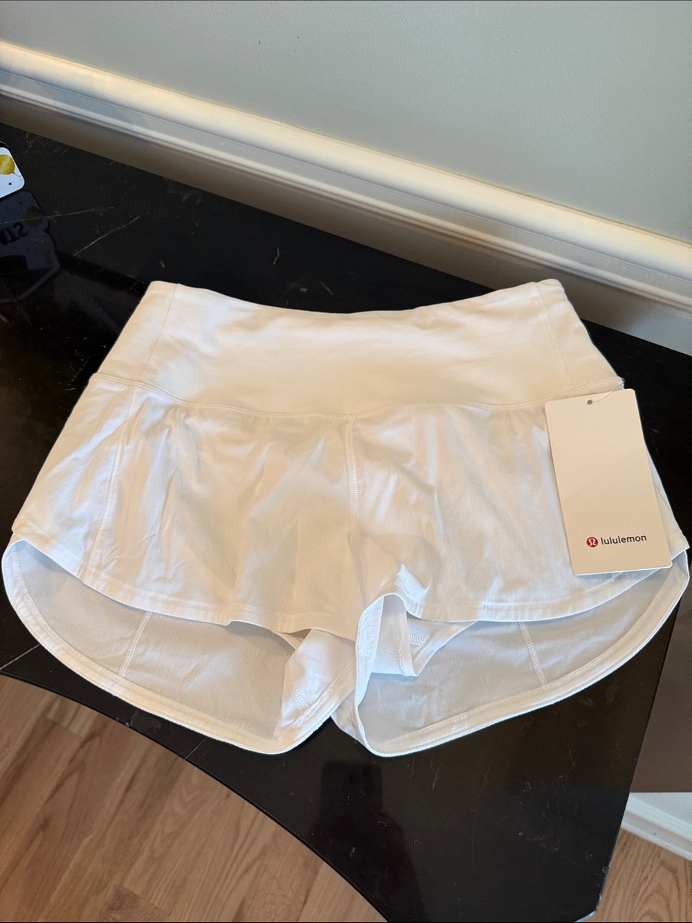 NWT! Lululemon Size 6 White Women's Speed up HR 2.5 inch shorts